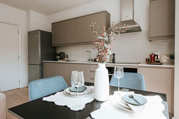 1 Bedroom Flat To Rent In Stonhouse Street, Clapham North, SW4