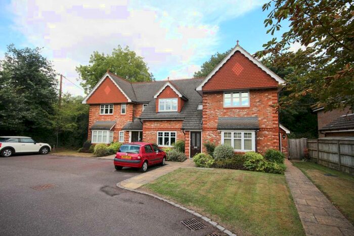 2 Bedroom Apartment To Rent In John Place, Warfield, RG42