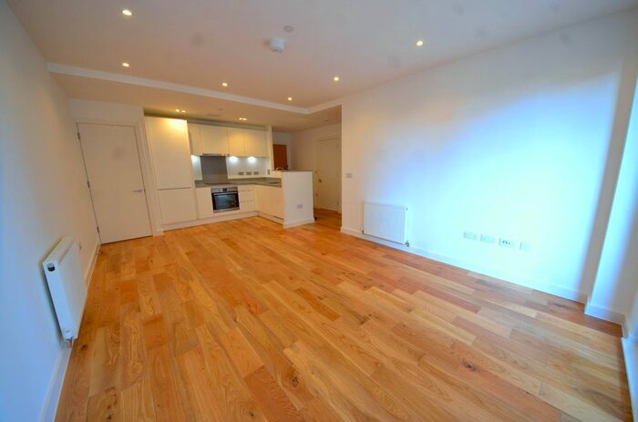 1 Bedroom Flat To Rent In Palmers Road, London, E2