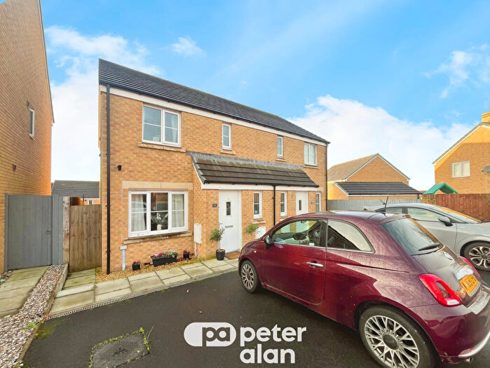 3 Bedroom House To Rent In Ffordd Y Rhosyn, CF35