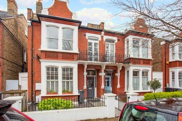 2 Bedroom Flat To Rent In Airedale Avenue, London, W4