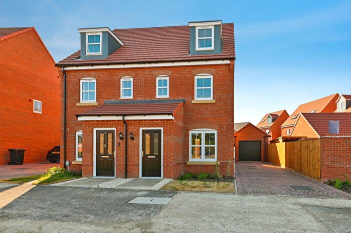 3 Bedroom Semi Detached House For Sale In Buttercup Way, South Wootton, King's Lynn, PE30