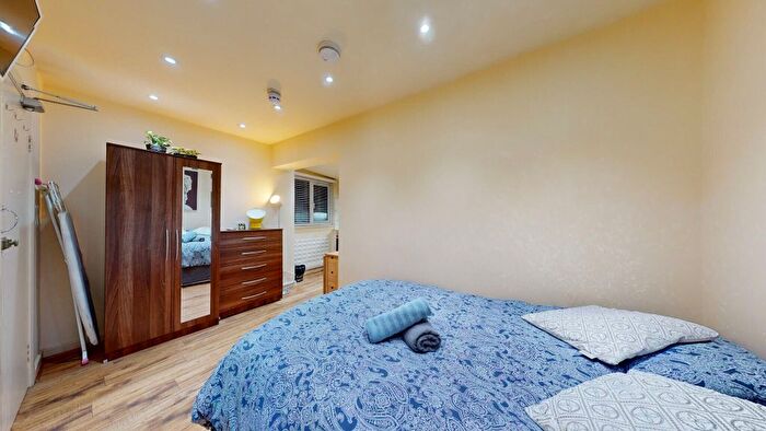 Studio To Rent In High Road, London, NW10