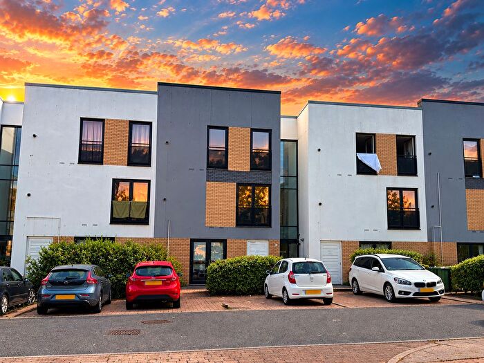 2 Bedroom Flat To Rent In Firpark Close, Glasgow, G31