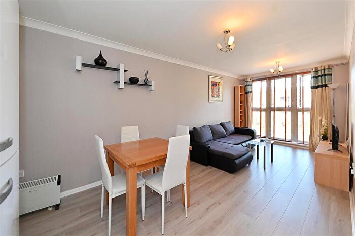 1 Bedroom Flat For Sale In Horseferry Road, London, E14