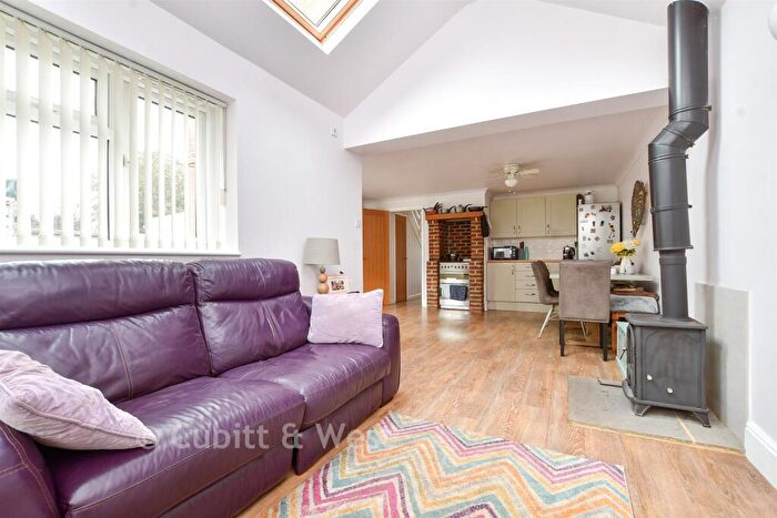 3 Bedroom Semi Detached House For Sale In Woodside Road, Beare Green, Dorking, Surrey, RH5