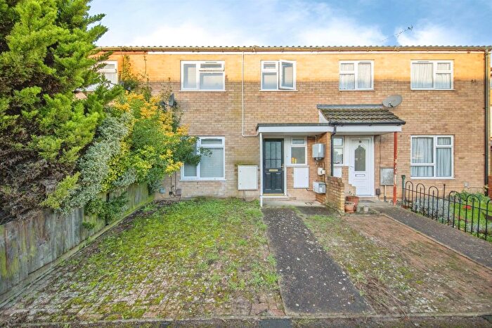 3 Bedroom End Terrace House For Sale In Cowslip Close, Ipswich, IP2