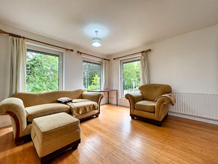 4 Bedroom Detached House To Rent In Mandela Street, Oval, London, SW9