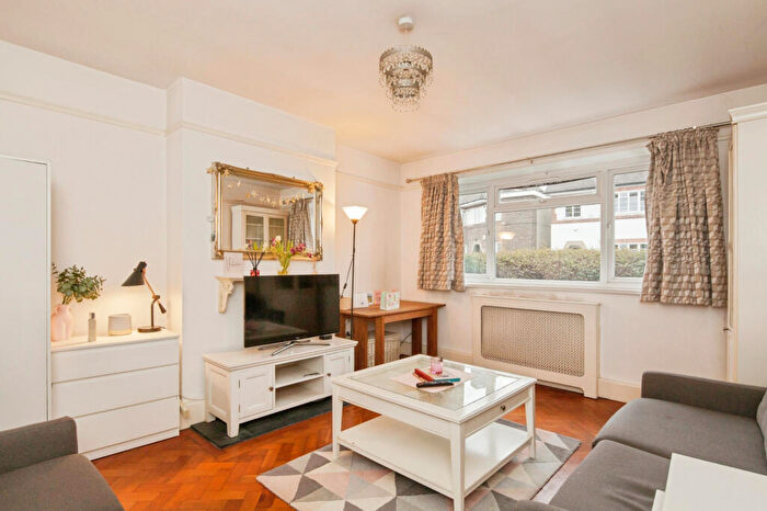 2 Bedroom Apartment To Rent In Park Court, Balham Park Road, London, SW12