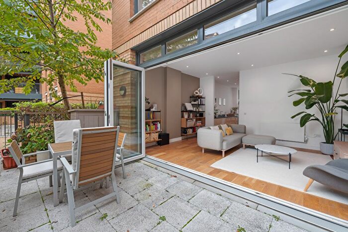 3 Bedroom Detached House To Rent In Fairbourne Road, London, SW4