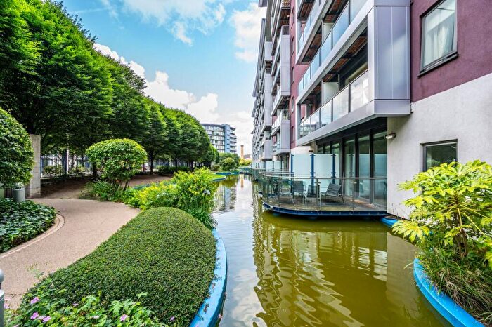 1 Bedroom Flat To Rent In Queenstown Road, Battersea Park, London, SW11