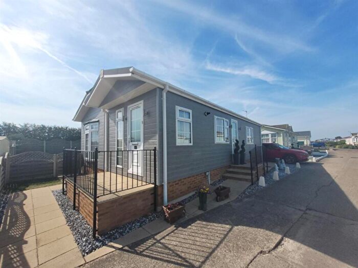 2 Bedroom Park Home For Sale In Kingsmead Park, Allhallows, ME3