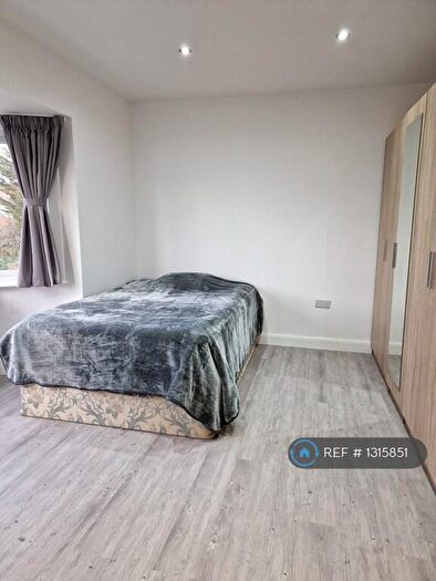 1 Bedroom Flat To Rent In Vivian Mansions, London, NW4