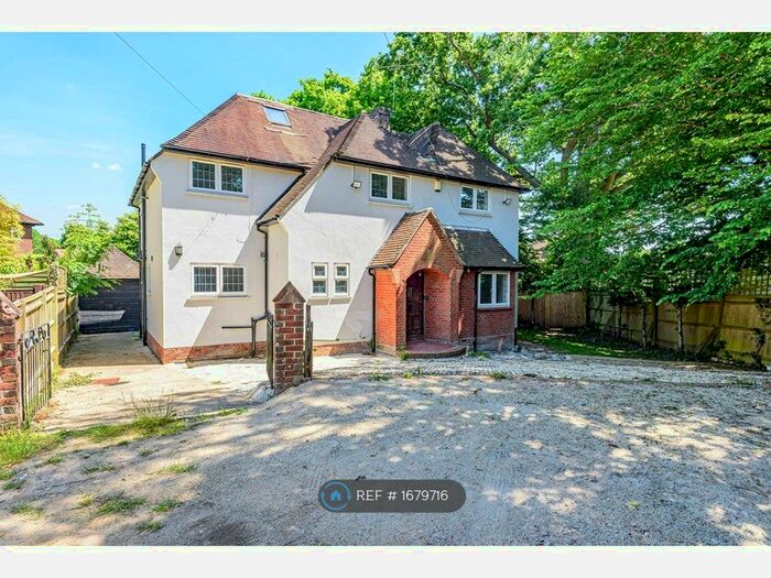 4 Bedroom Detached House To Rent In Oaklands Way, Southampton, SO16