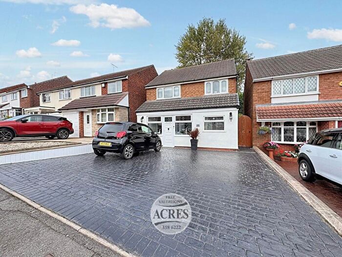 3 Bedroom Detached House For Sale In Stonehurst Road, Great Barr, Birmingham, B43