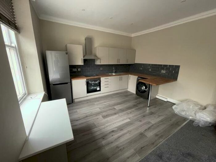 4 Bedroom Private Hall To Rent In Dalton Square, Lancaster, LA1