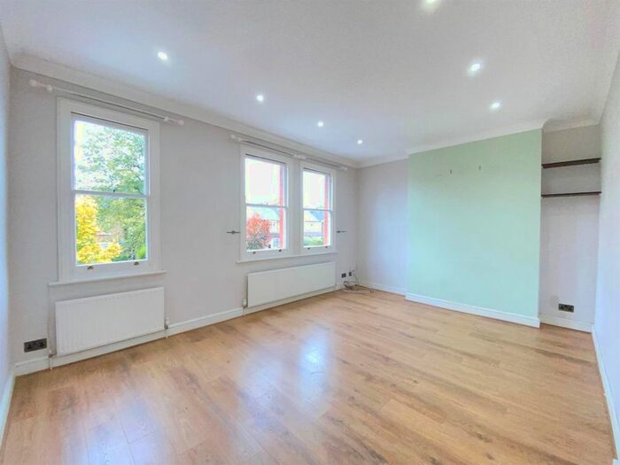 3 Bedroom Flat To Rent In Madeley Road, London, W5