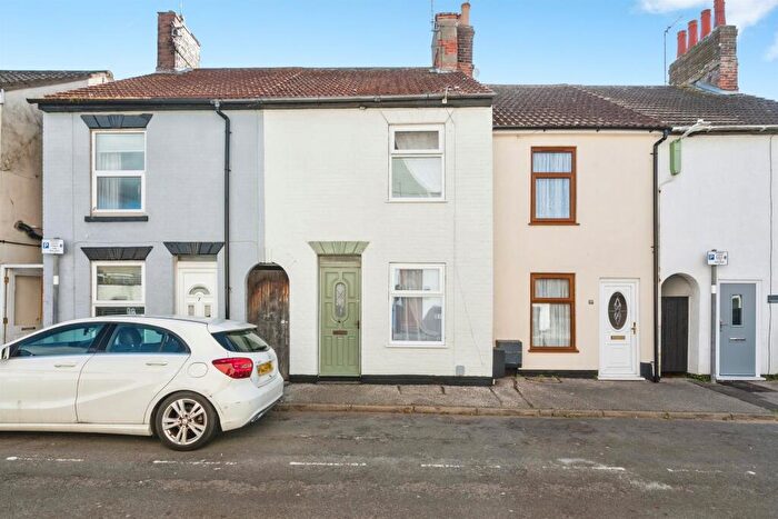 2 Bedroom Terraced House For Sale In Alma Street, Lowestoft, NR32
