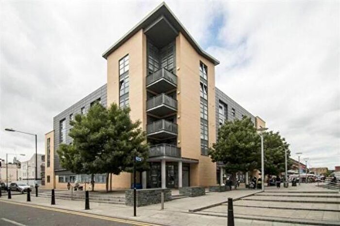 Flat To Rent In Watney Street, : Rec Bath, E1