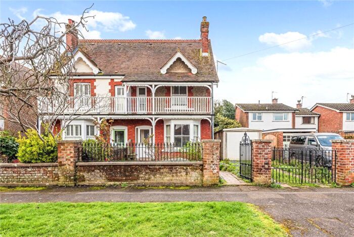 3 Bedroom Semi Detached House For Sale In Highland Road, Chichester, West Sussex, PO19