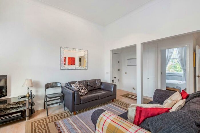 2 Bedroom Flat To Rent In Redcliffe Square London, SW10