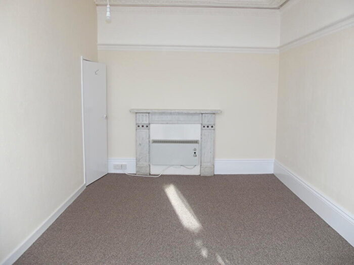 2 Bedroom Flat To Rent In Dawlish, EX7