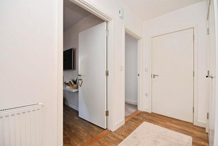 1 Bedroom Apartment For Sale In Safflower Lane, Romford, RM3