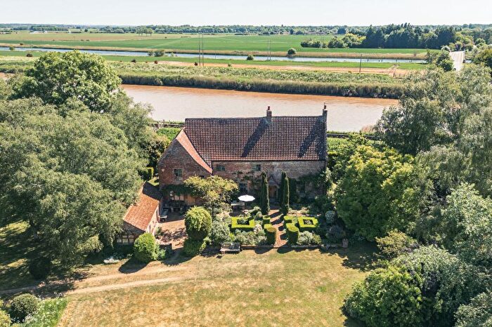 6 Bedroom Detached House For Sale In Chain Free In Wiggenhall St. Mary Magdalen, PE34