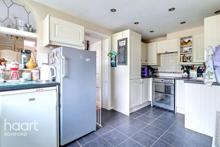 3 Bedroom End Of Terrace House For Sale In Towneley Cottages, Romford, RM4