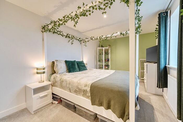 1 Bedroom Flat For Sale In Barton Way, Dartmouth, Devon, TQ6