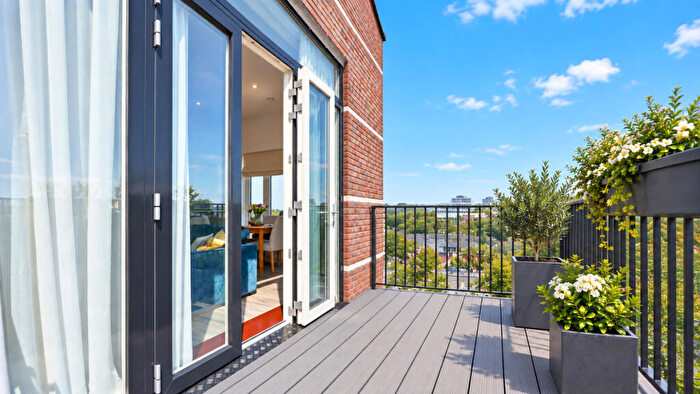 2 Bedroom Apartment For Sale In Corys Road, Rochester, ME1