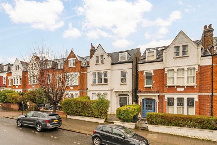 2 Bedroom Flat For Sale In Ritherdon Road, Balham, SW17