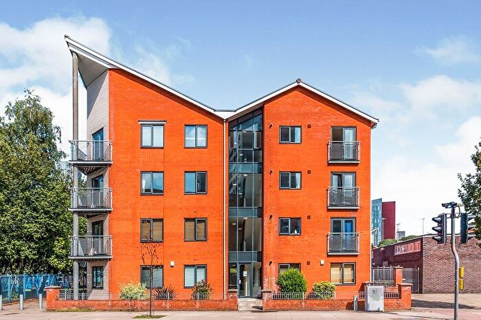 2 Bedroom Flat To Rent In Stretford Road, Manchester, Greater Manchester, M15