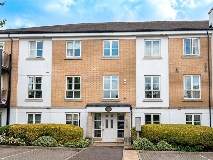 2 Bedroom Apartment For Sale In Katherine Court, Tudor Way, Woking, GU21