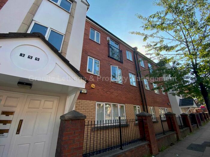 2 Bedroom Flat To Rent In Stretford Road, Hulme, Manchester, M15