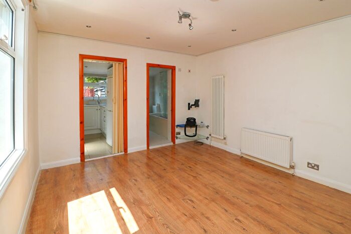 2 Bedroom Semi Detached House To Rent In Sutton Grove, Sutton, SM1