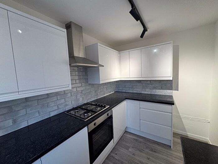 2 Bedroom Flat For Sale In Chestnut Close, West Drayton, UB7