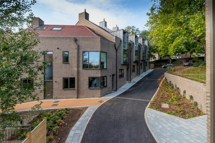 2 Bedroom Flat To Rent In Styles Field, Lewes, BN7