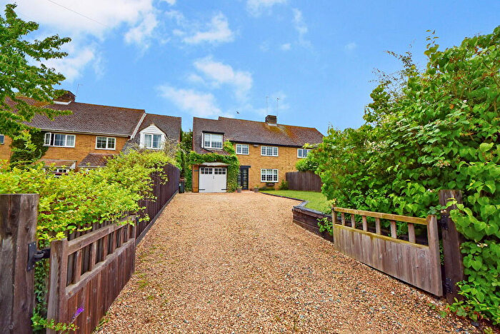 4 Bedroom Semi-Detached House For Sale In Banbury Lane, Kings Sutton, OX17