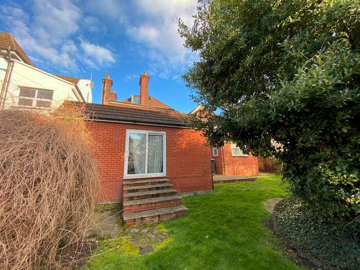 2 Bedroom Maisonette Flat To Rent In Chatsworth Road, , CR0