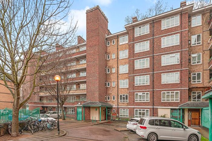 3 Bedroom Flat For Sale In Flat, Tangmere, WC1H