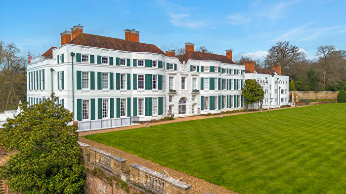 2 Bedroom Apartment For Sale In Nashdom Lane Burnham, Buckinghamshire, SL1