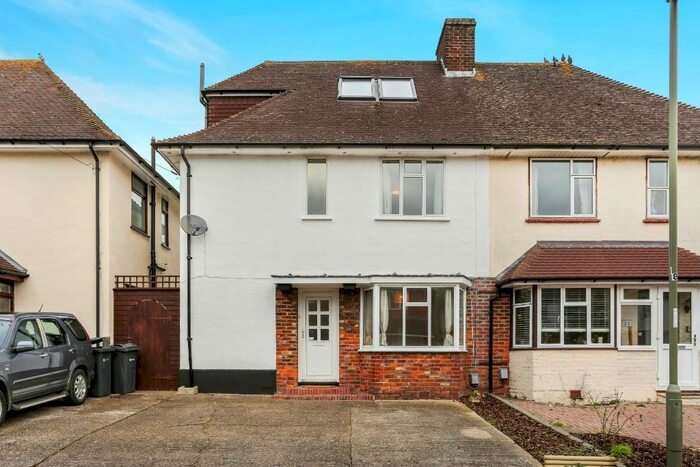 4 Bedroom Semi-Detached House To Rent In Weston Road, Guildford, GU2