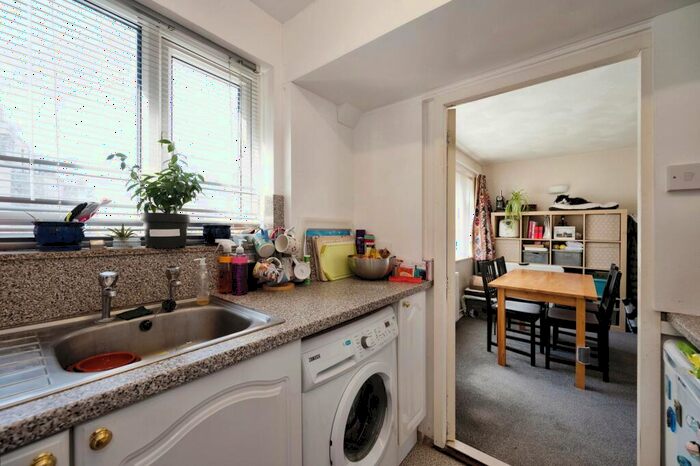 2 Bedroom Flat For Sale In Sea Front, Hayling Island, Hampshire, PO11