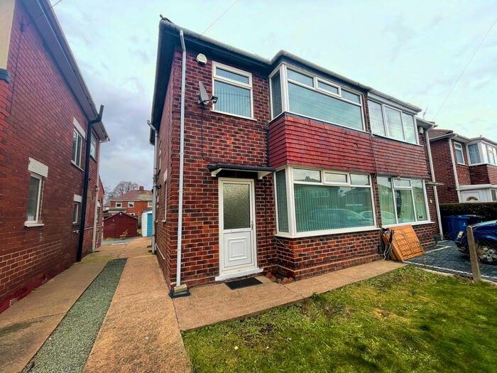 3 Bedroom Semi-Detached House To Rent In Harrowden Road, Doncaster, DN2