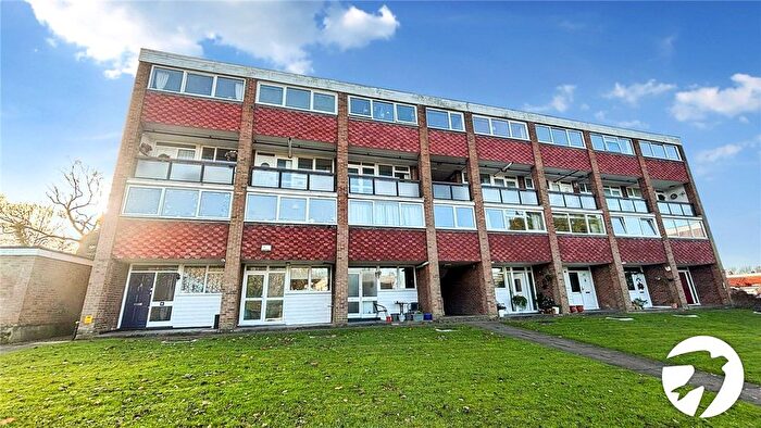 3 Bedroom Flat To Rent In Edgewood Drive, Orpington, BR6