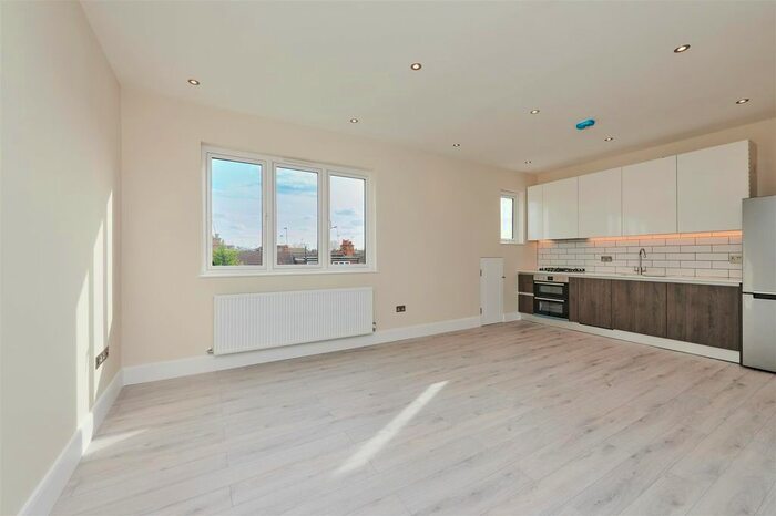 1 Bedroom Flat To Rent In Clifton Gardens, Temple Fortune, NW11