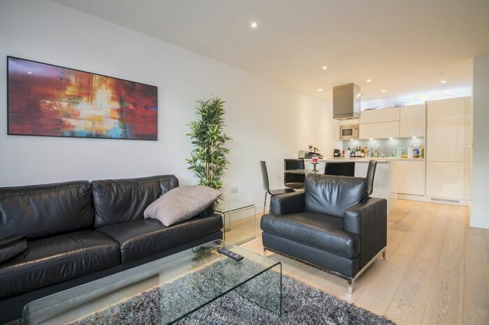 2 Bedroom Flat To Rent In Kensington Apartments, Commercial Street, Aldgate, London, E1
