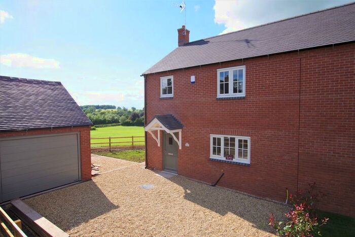 3 Bedroom Semi-Detached House For Sale In Thurvaston Road, Marston Montgomery, DE6