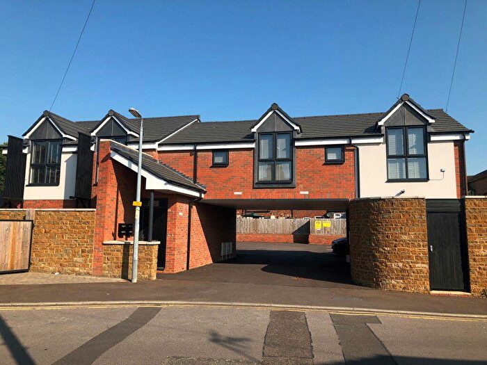 1 Bedroom Flat To Rent In Hartwell Crescent, Leighton Buzzard, LU7
